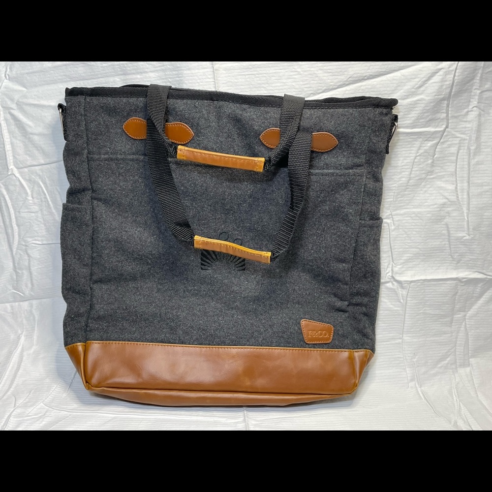 Nice Field&Co bag that can carry a laptop